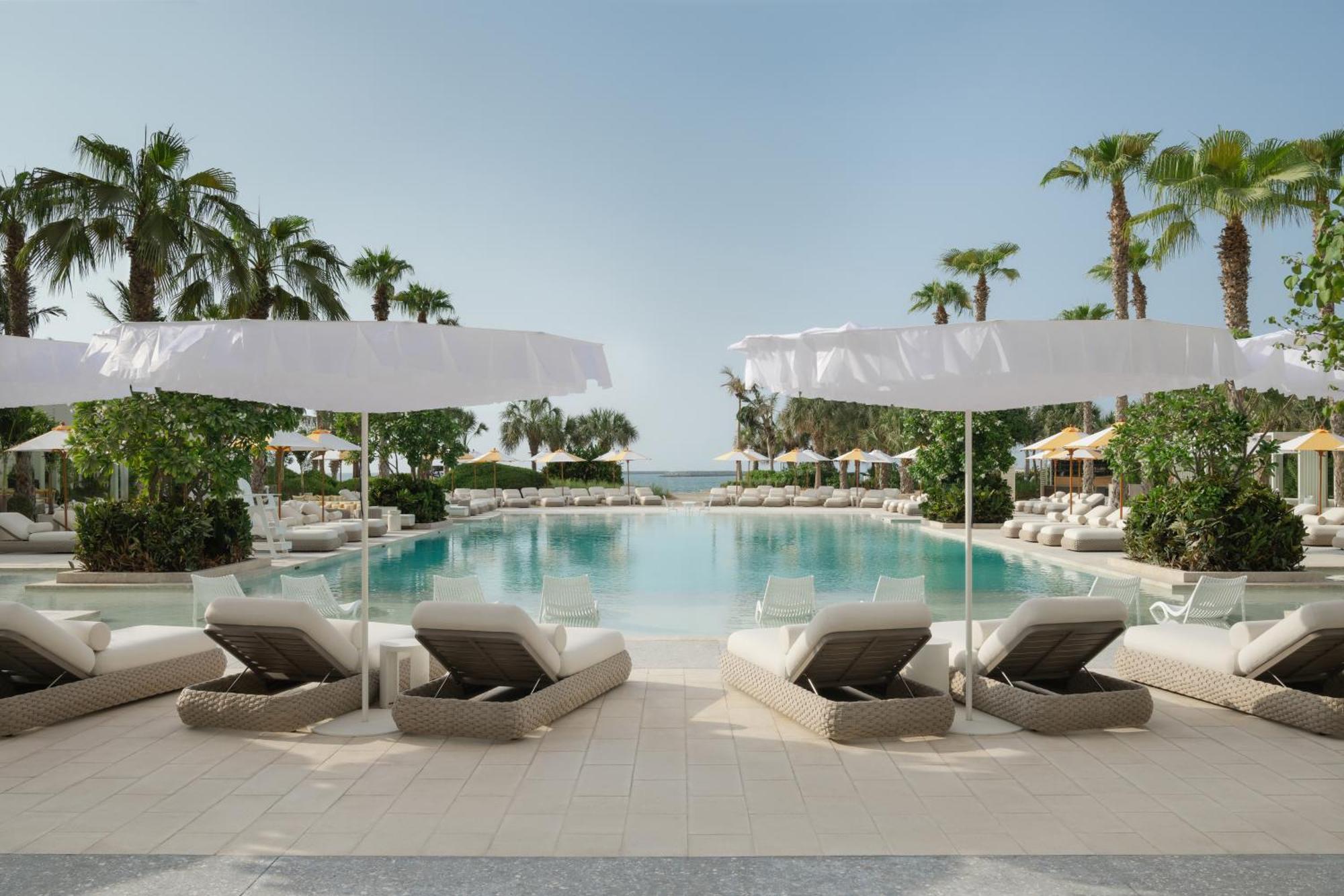Delano Dubai At Bluewaters Hotel Екстериор снимка The Beach Club at The St. Regis Bal Harbour Resort