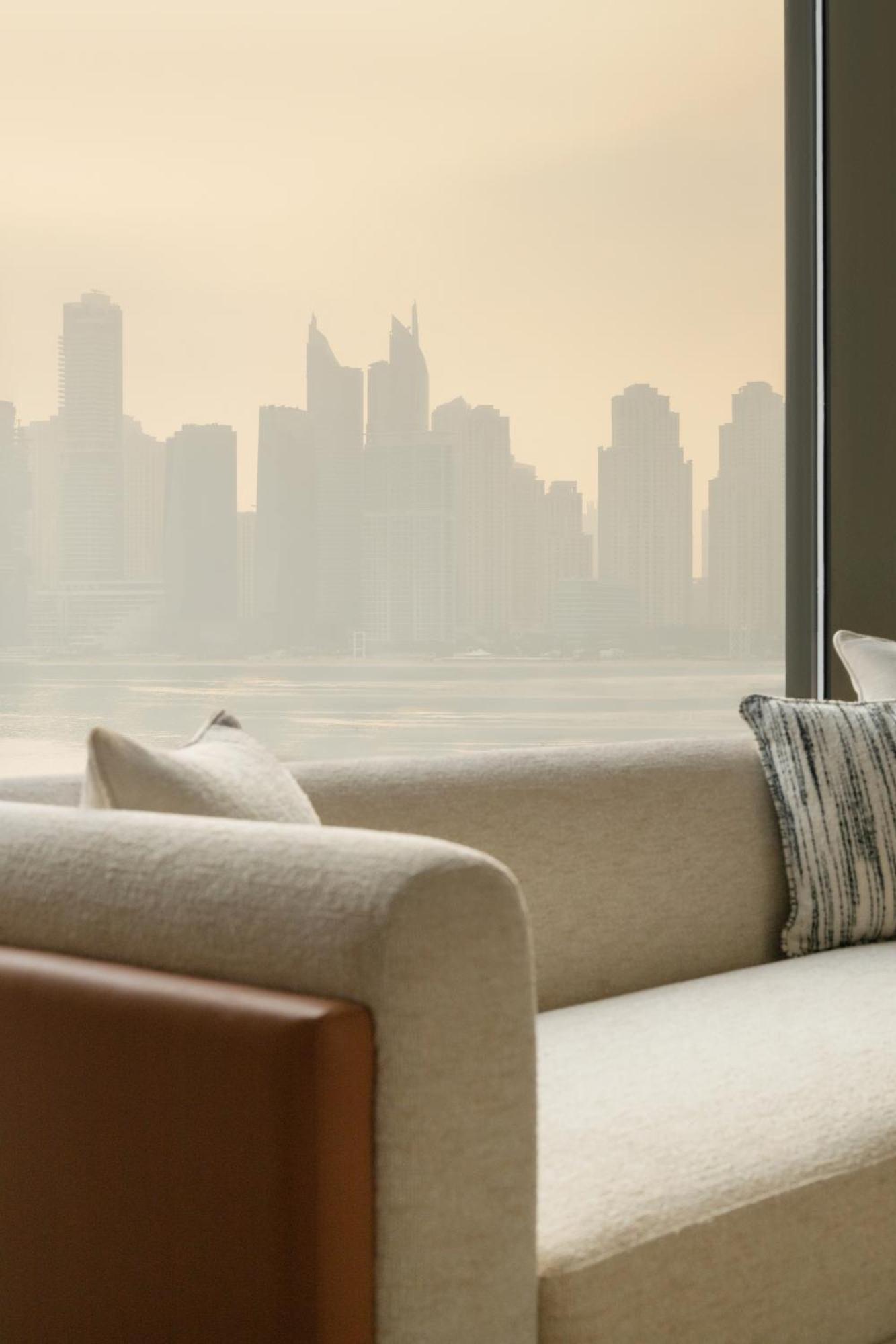 Delano Dubai At Bluewaters Hotel Екстериор снимка A view of the Dubai skyline from the hotel