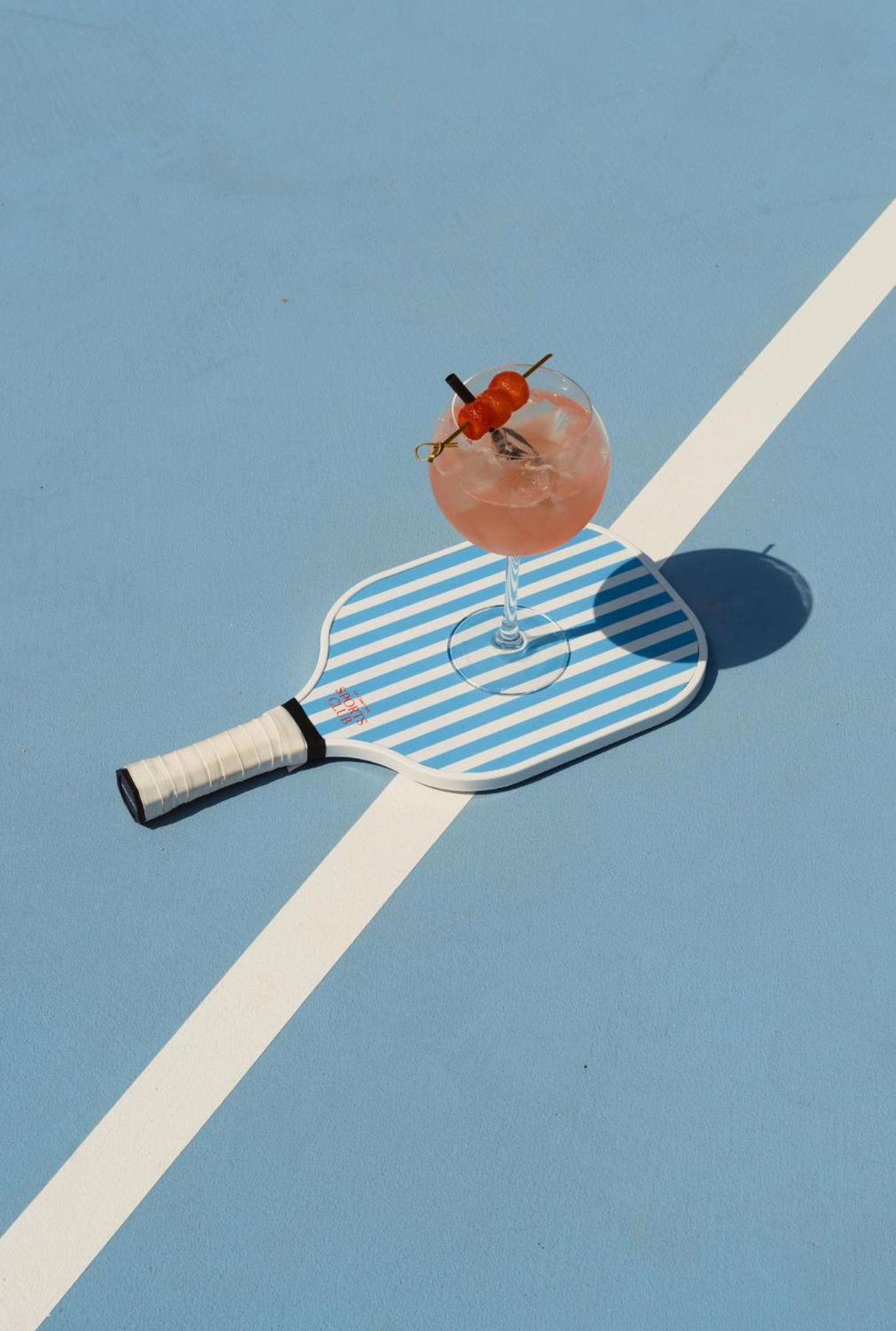 Delano Dubai At Bluewaters Hotel Екстериор снимка A paddleball racket
